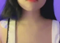 Hường hêu với chiếc váy hầu nữ sexy trên live