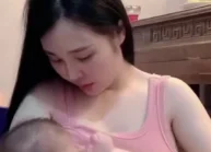 Single Mom Nhungxinh8899 khoả thân cho bé bú, trắng zl