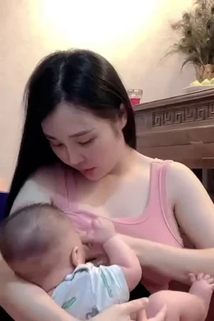 Single Mom Nhungxinh8899 khoả thân cho bé bú, trắng zl